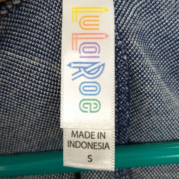 LuLaRoe shapes print Perfect-T! Size small NWT - Picture 8 of 10